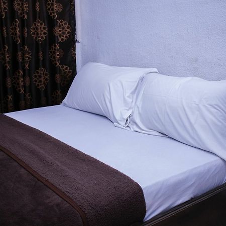 Day By Day Hotel Lagos Esterno foto